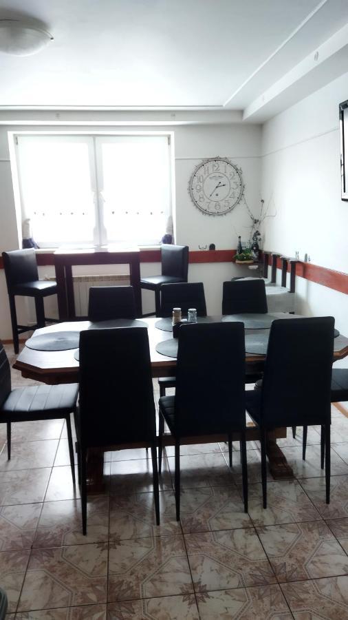Lucky Cat Hotel Nova Lesna Bagian luar foto
