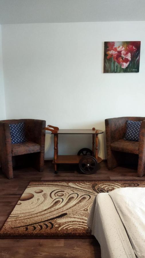 Lucky Cat Hotel Nova Lesna Bagian luar foto
