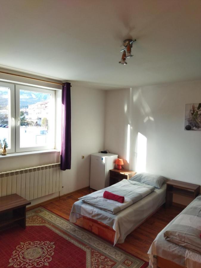 Lucky Cat Hotel Nova Lesna Bagian luar foto