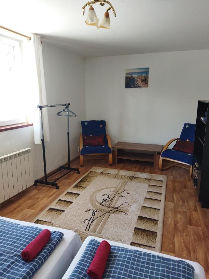 Lucky Cat Hotel Nova Lesna Bagian luar foto