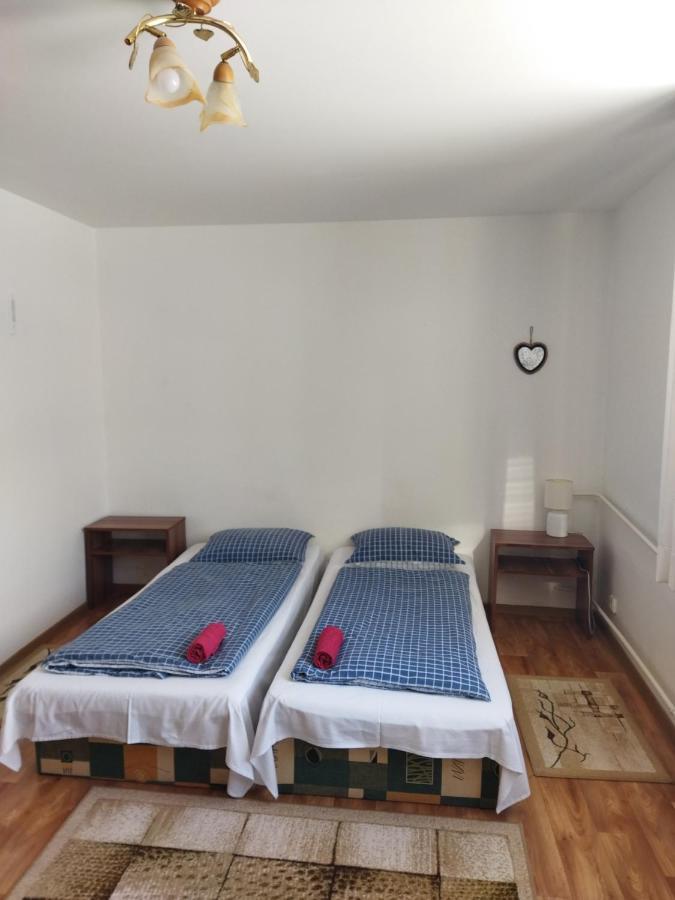 Lucky Cat Hotel Nova Lesna Bagian luar foto