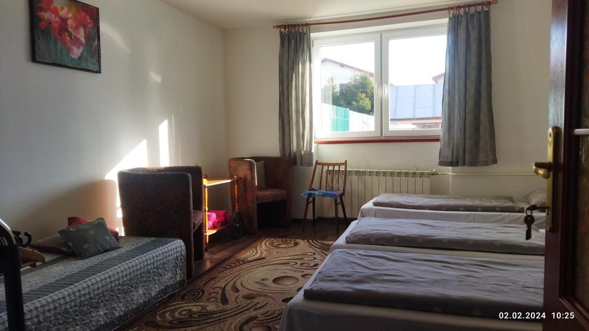 Lucky Cat Hotel Nova Lesna Bagian luar foto