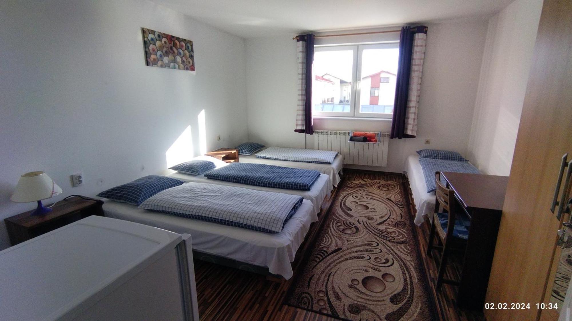 Lucky Cat Hotel Nova Lesna Bagian luar foto