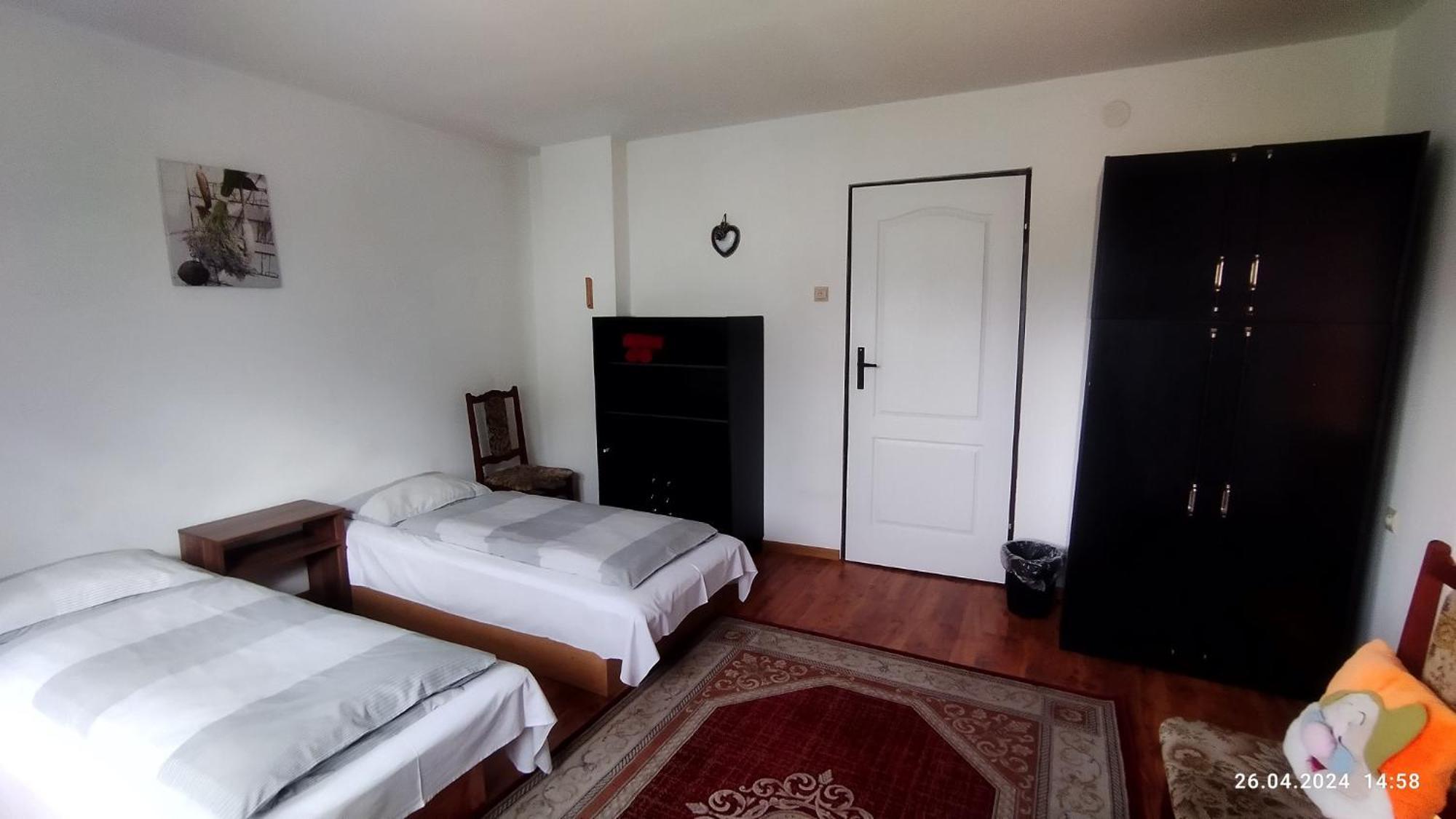 Lucky Cat Hotel Nova Lesna Bagian luar foto