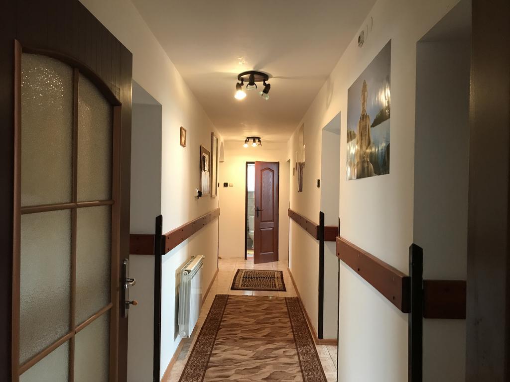 Lucky Cat Hotel Nova Lesna Bagian luar foto